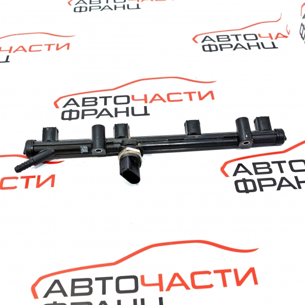 Горивна рейка Audi A3 1.8 TFSI 180 конски сили 06K133681A 2013г