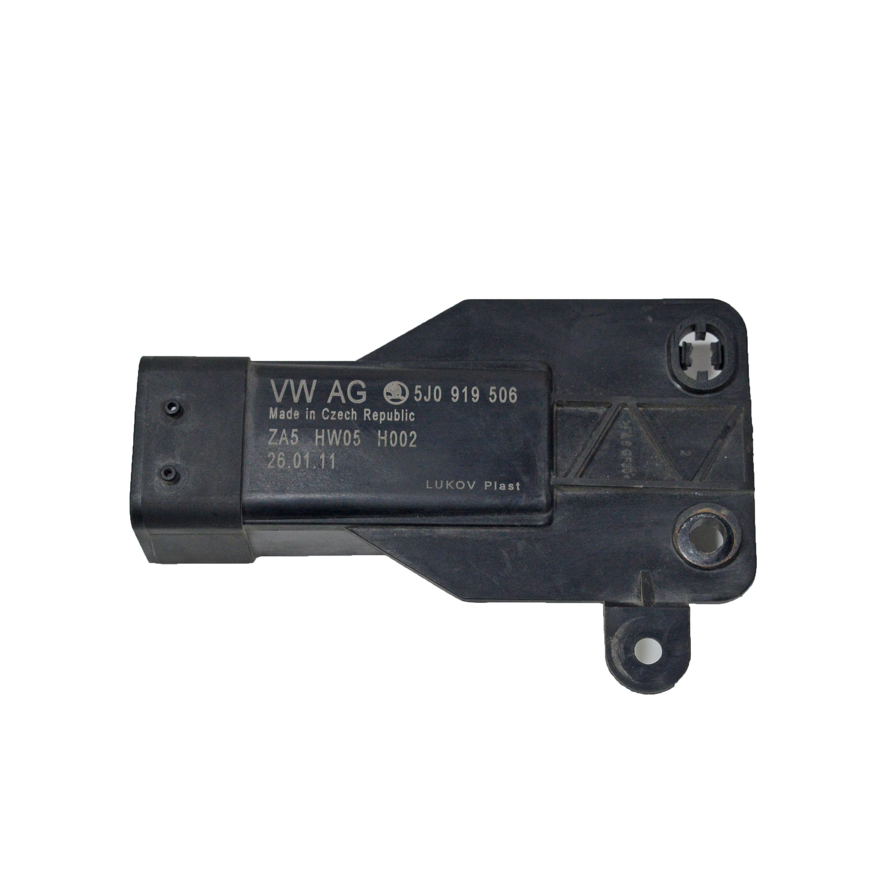 Реле перка воден радиатор Skoda Roomster  5J0919506 2010г