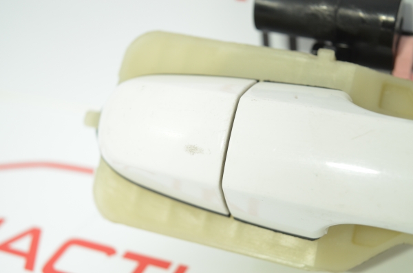 Предна дясна дръжка Hyundai i20 1.4 i 101 конски сили