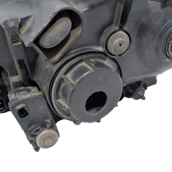 Десен фар SsangYong Kyron 2.0 XDI 141 конски сили