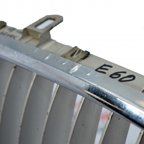 Лява решетка BMW E60 3.0 D 231 конски сили 51137027061