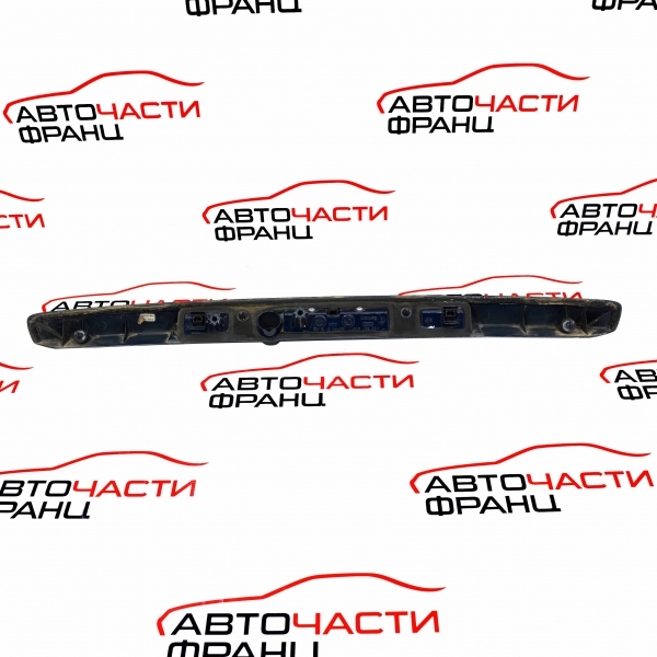 Лайсна над номер Audi A8 3.0 TDI 233 конски сили 4E0827576