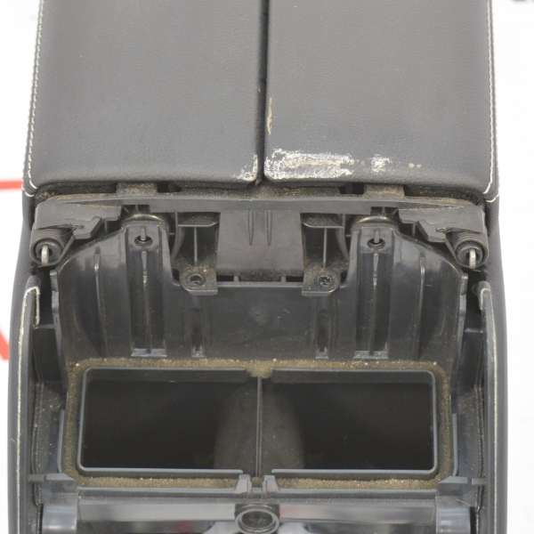 Подлакътник Mercedes CLS W218 350 CDI 265 конски сили A2186800250 2011г