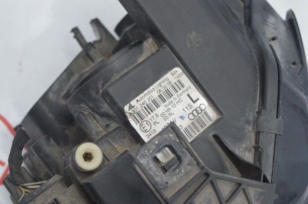 Ляв фар Audi A4 2.0 TDI 143 конски сили 8K0941003