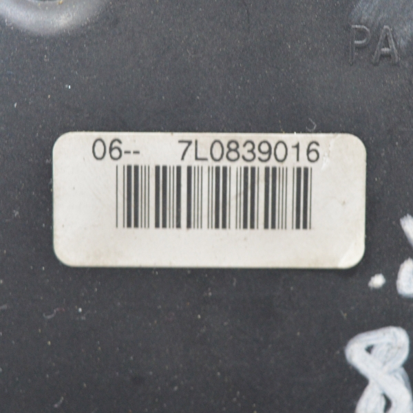 Задна дясна брава VW Touran 2.0 TDI 140 конски сили 7L0839016