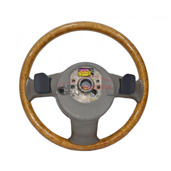 Волан Audi A8 4.2 i 335 конски сили