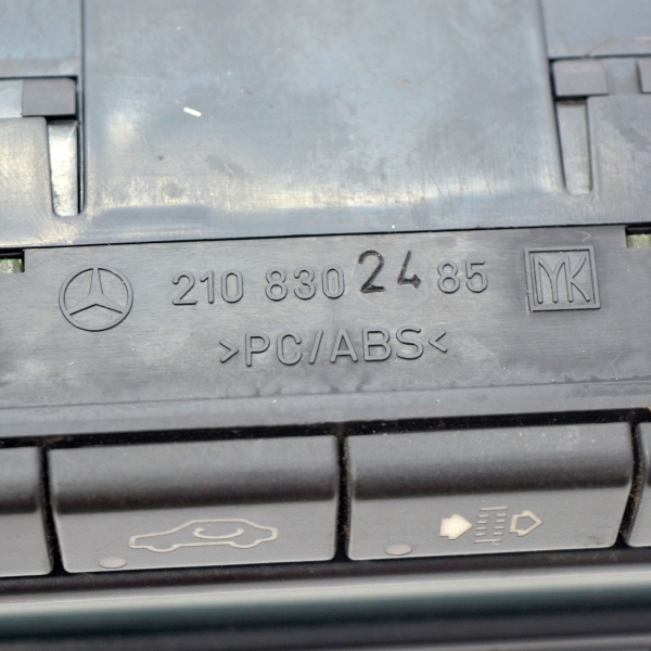 Панел климатроник Mercedes E Class W210 2.2 CDI 125 конски сили 2108302485