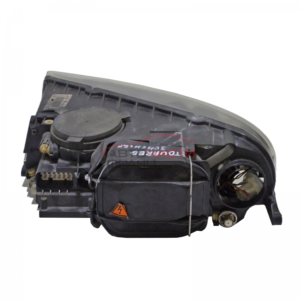 Десен фар VW Touareg 3.2i V6 241 конски сили