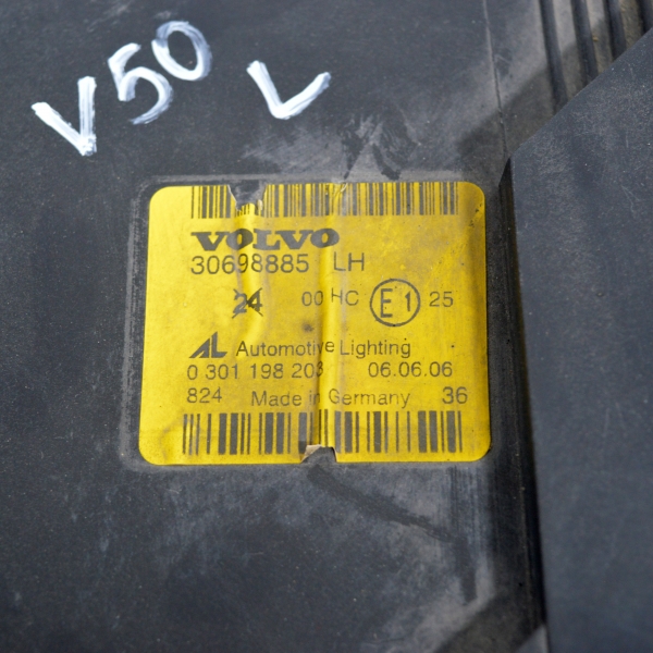 Ляв фар Volvo V50 2.0 i 146 конски сили 30698885 до 2007г