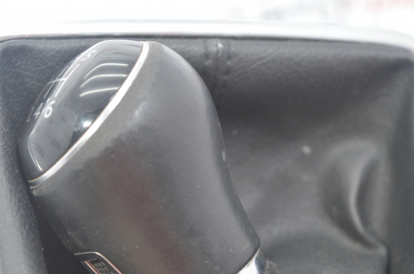 Топка скоростен лост VW Tiguan 2.0 TDI 140 конски сили 5N0711113N