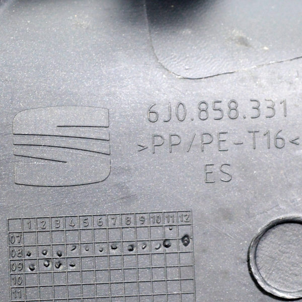 Конзола около скоростен лост Seat Ibiza 1.2 i 60 конски сили 6J0858331