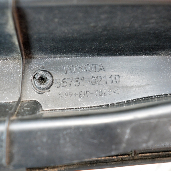 Лайсна под чистачки Toyota Auris 1.33 Dual-VVTi 101 конски сили 55751-02110