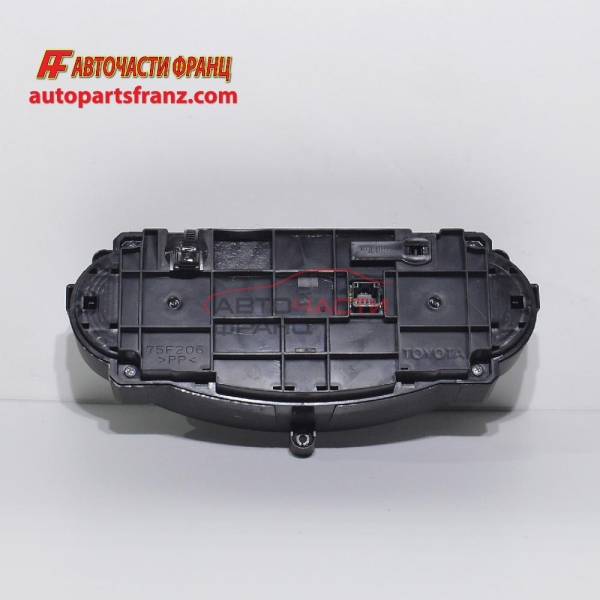 панел климатроник Toyota Yaris 1.5 Hybrid 73 конски сили