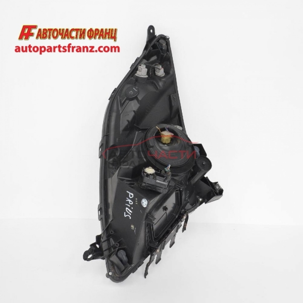 Десен фар Toyota Prius 1.5i 16V 76 конски сили